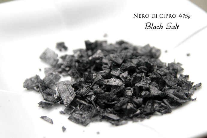 黒の塩 炭塩 415g ピラミッドソルト キプロス産 Cyprus Black Salt With Mill By Drogheria Alimentari