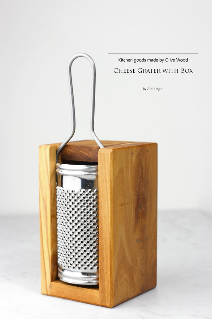 オリーブの木 ボックス付チーズ用グラッター アルテレニョ社 イタリア製 (Italian olive cheese grater with box made by Arte Legno)