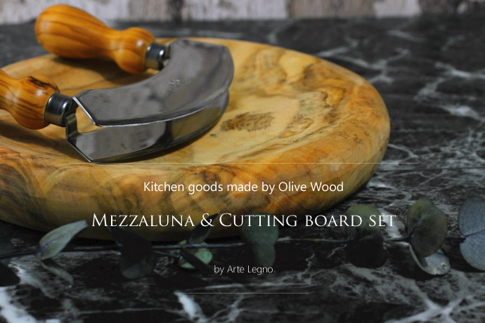 オリーブの木で作られた メッツァルーナ & ボード セット イタリア製 (Italian Mezzaluna & Board Setmade by Arte Legno Olive Wood)