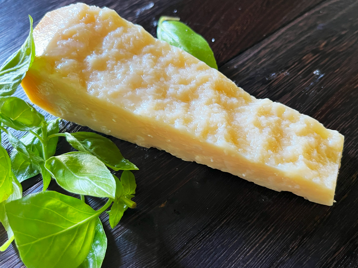 イタリア産 パルミジャーノ レッジャーノ チーズ